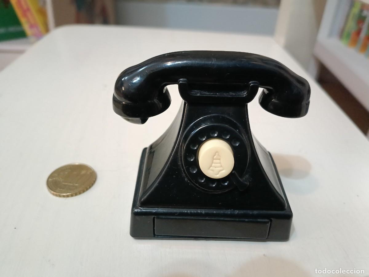 Figuras de goma y PVC: Figura de tel&eacute;fono negro. El secreto del Unicornio. Tint&iacute;n. McDonalds. 2011. Caj&oacute;n secreto.