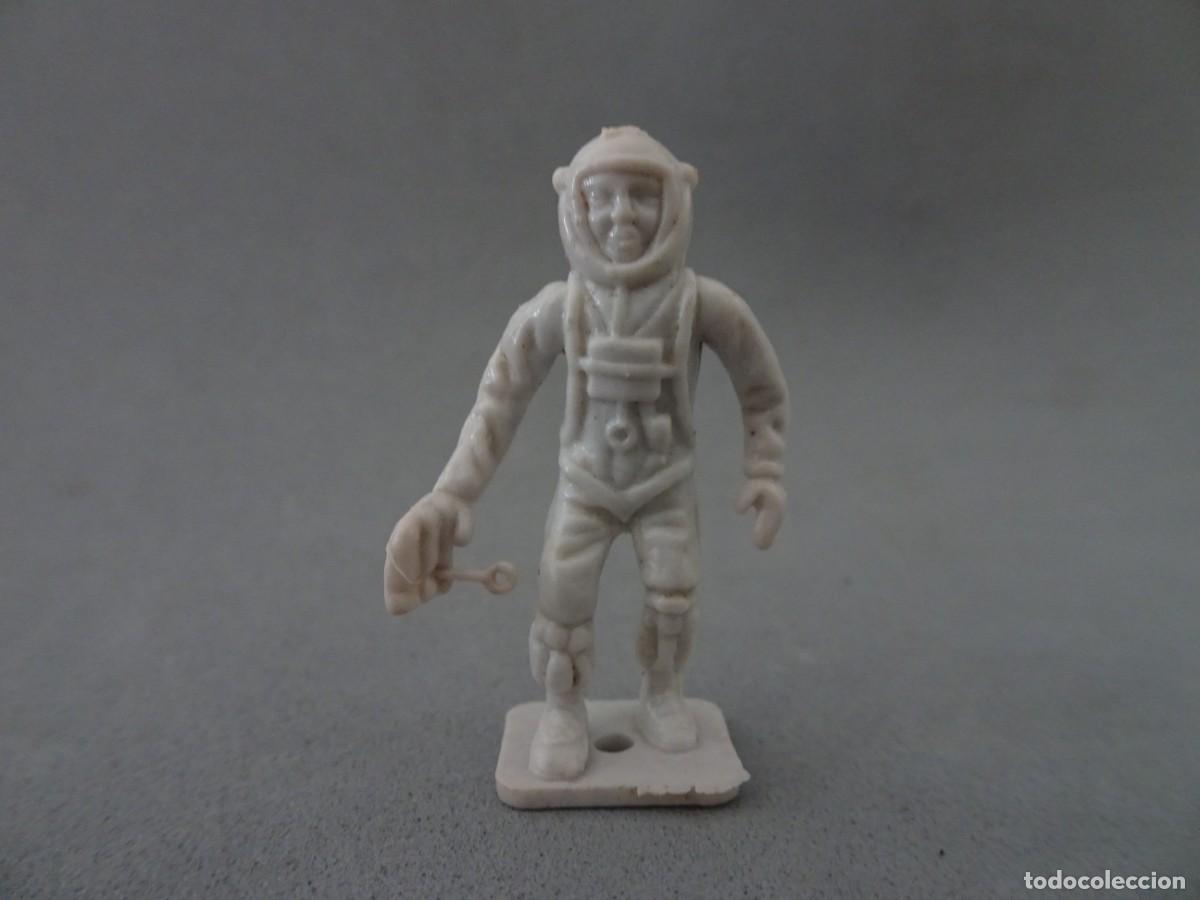Figuras de Goma y PVC: Figura Dunkin coleccion Espacial - Helados Raj&aacute; Portugal