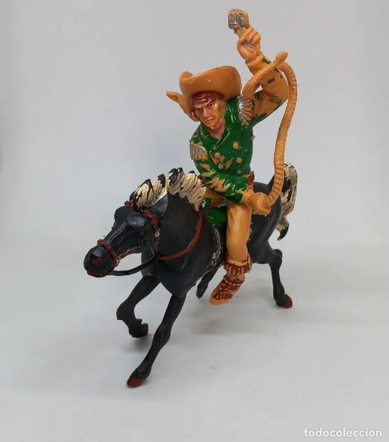 Figuras de Goma y PVC: RESERVADO LAFREDO DIF&Iacute;CIL COWBOY VAQUERO CON L&Aacute;TIGO JINETE A CABALLO SERIE GRANDE OESTE 60'S RAITOYS