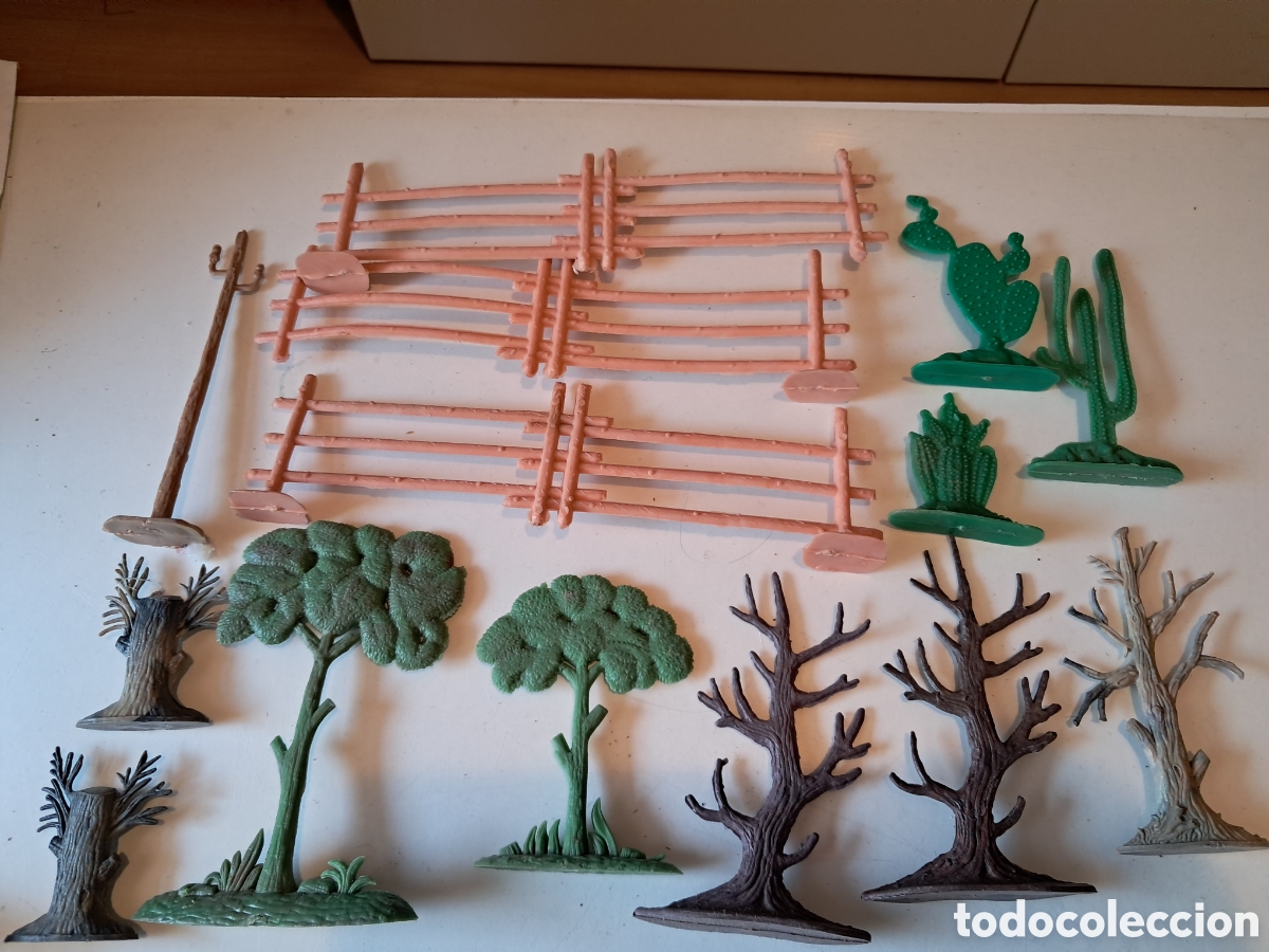 Figuras de Goma y PVC: LOTE COMPLEMENTOS Y VEGETACI&Oacute;N, LEJANO OESTE