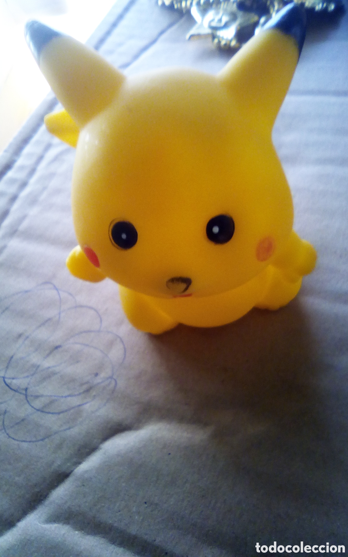 Figuras de Goma y PVC: Figura Picachu Pok&eacute;mon, de goma con pito. Mide 8 cm.