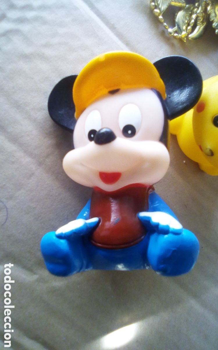 Figuras de Goma y PVC: Figura Mickey Mouse de goma con pito. Mide 10,5 cm.