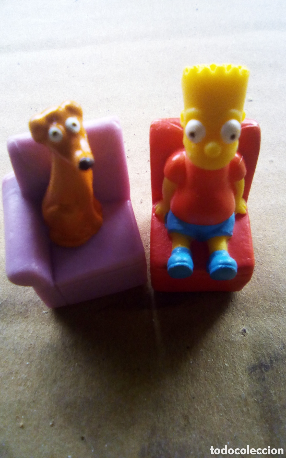 Figuras de Goma y PVC: Bart Simpson y su perro Claus, en sillones. TM & &copy; 97 Fox. Miden 3 cm.