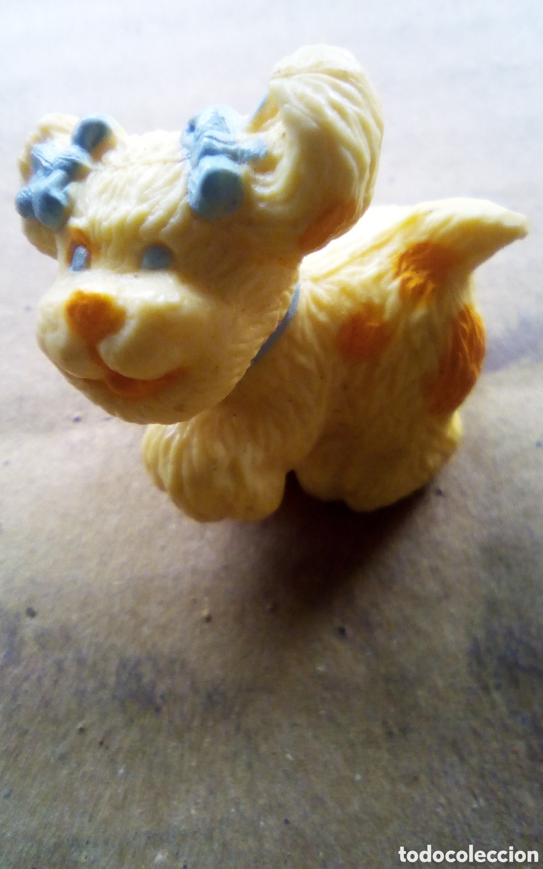 Figuras de Goma Kinder: Peque&ntilde;o perrito con im&aacute;n, Kinder?. Mide 3 cm.