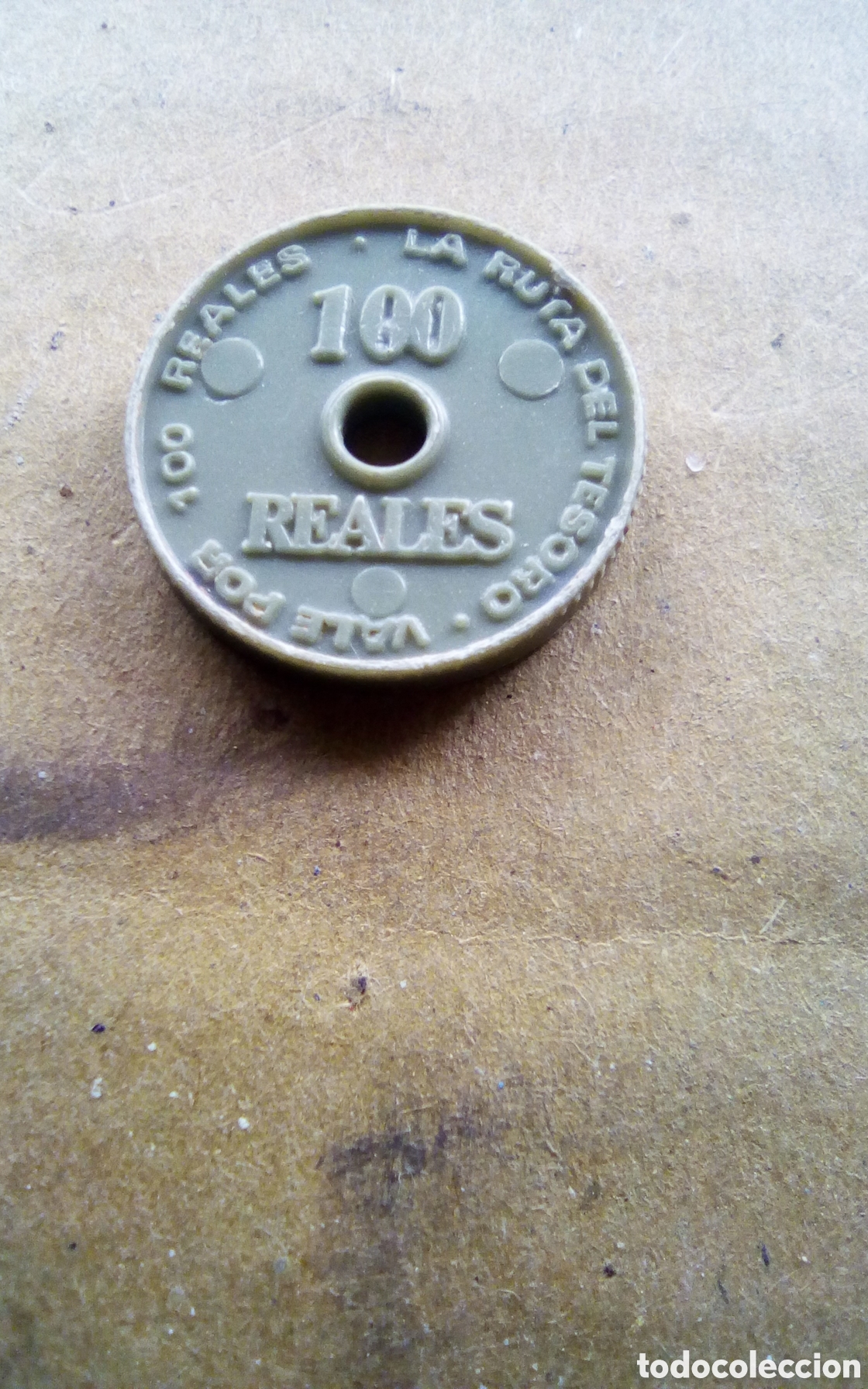 Figuras de Goma y PVC: Moneda 100 reales. La ruta del tesoro. Pl&aacute;stico.