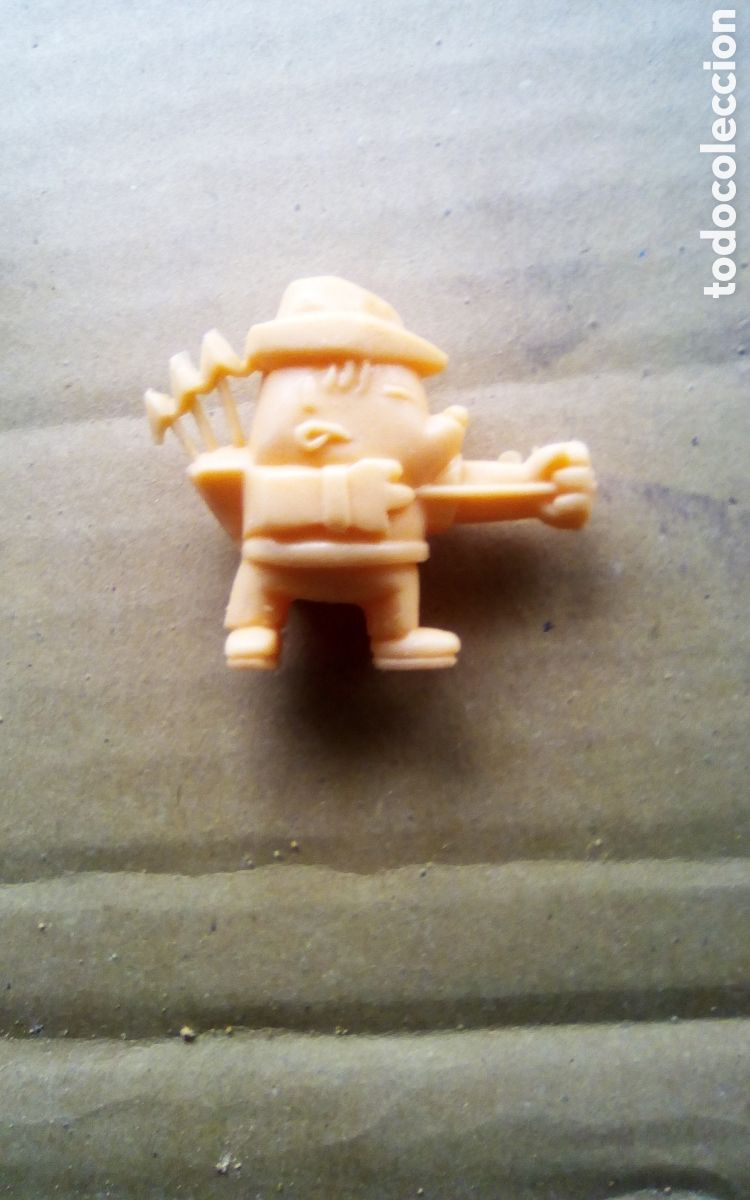 Figuras de Goma y PVC: Cobi arquero. &copy; Barcelona 92. Mide 38 mm., le falta punta flecha.