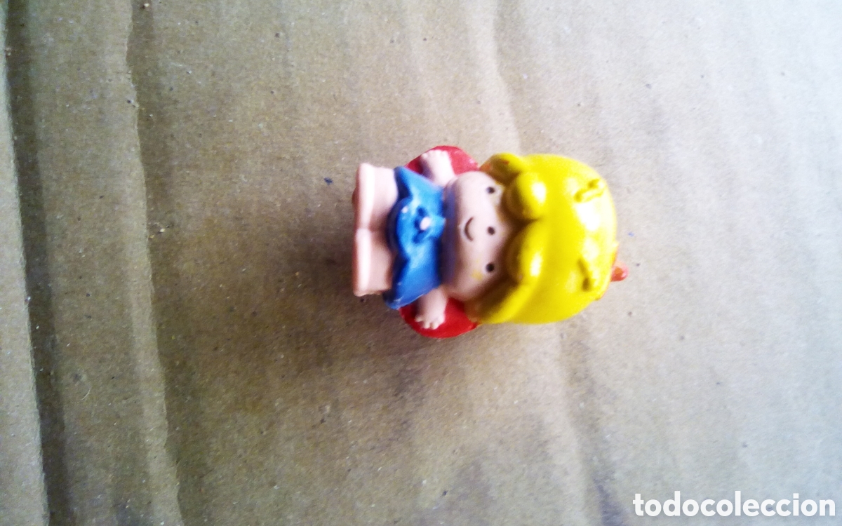 Figuras de Goma Kinder: Figura ni&ntilde;a con alas, K&iacute;nder?. Mide 3 cm.