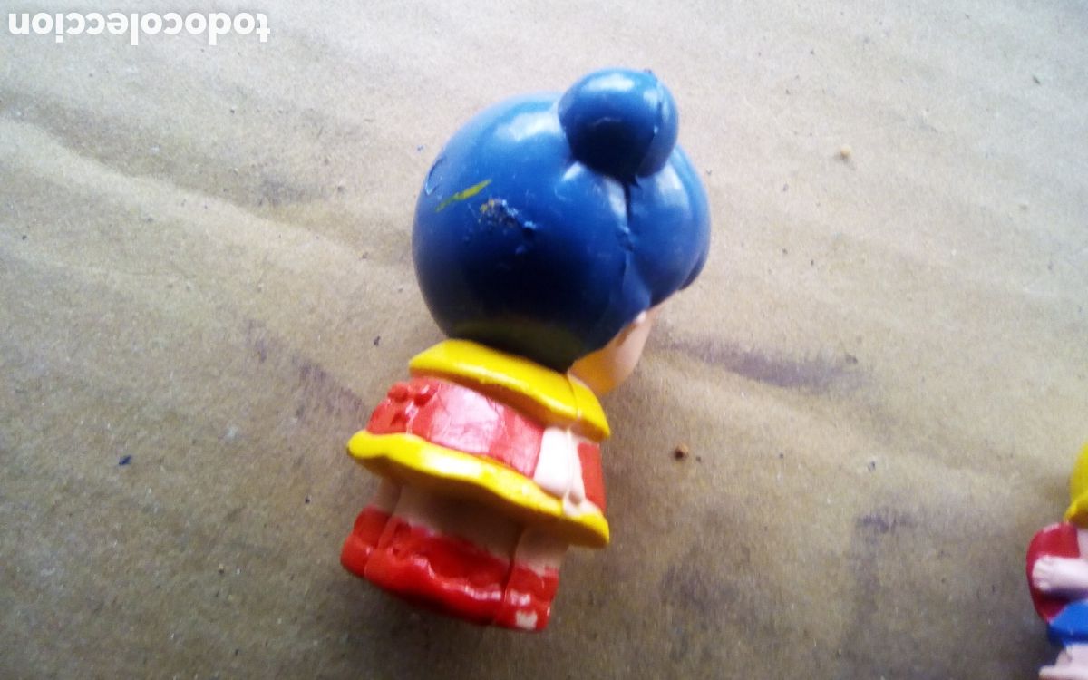 Figuras de Goma Kinder: Figura ni&ntilde;a chinita pelo azul. K&iacute;nder?. Mide 45 mm.