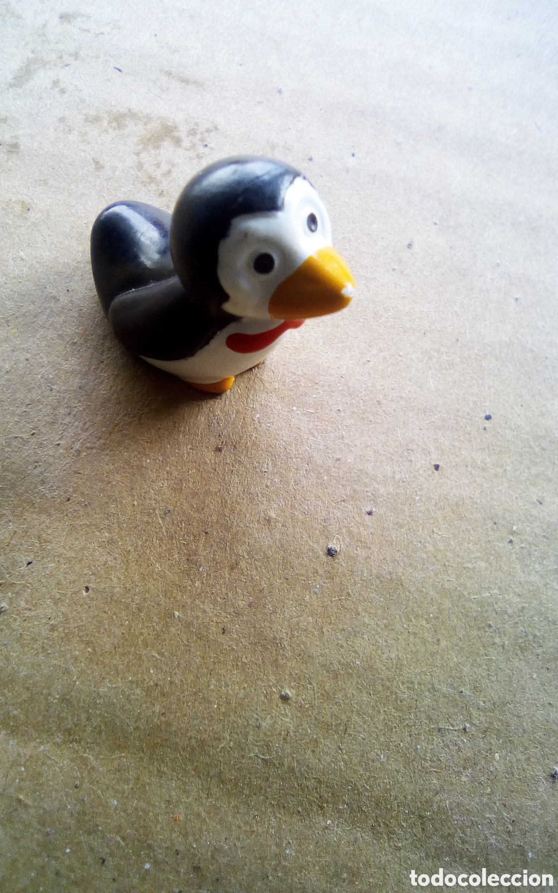 Figuras de Goma y PVC: Peque&ntilde;o ping&uuml;ino capuch&oacute;n l&aacute;piz bol&iacute;grafo. Mide 25 mm.