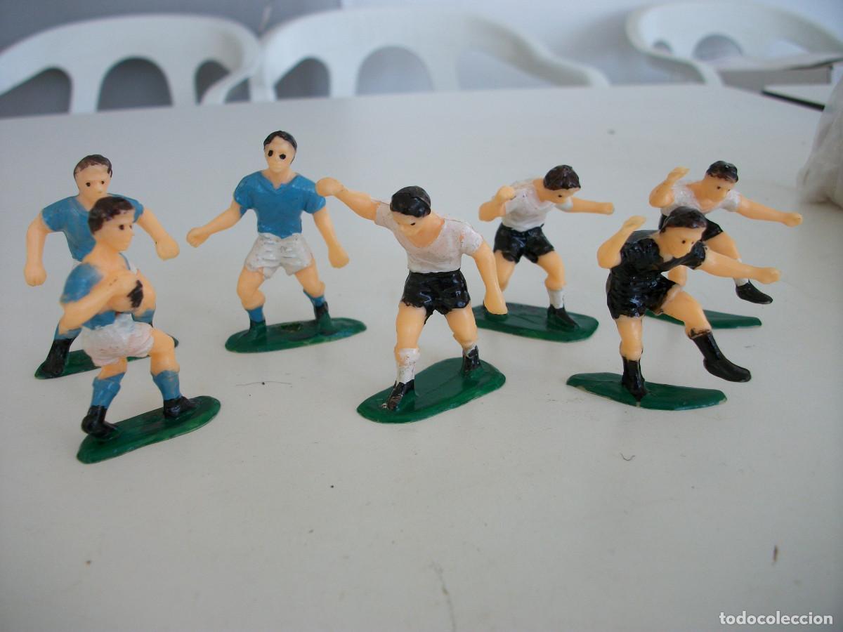 Figuras de Borracha e PVC: Lote de mu&ntilde;ecos de plastico de jugador de futbol a&ntilde;os 50 / 60