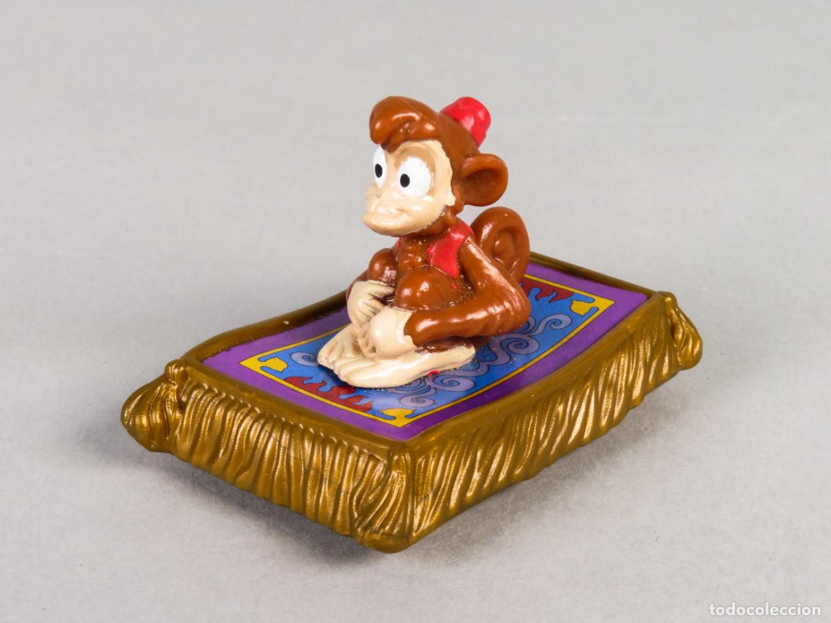 Figuras de Goma y PVC: Alfombra m&aacute;gica Abu Aladdin PVC Disney con ruedas