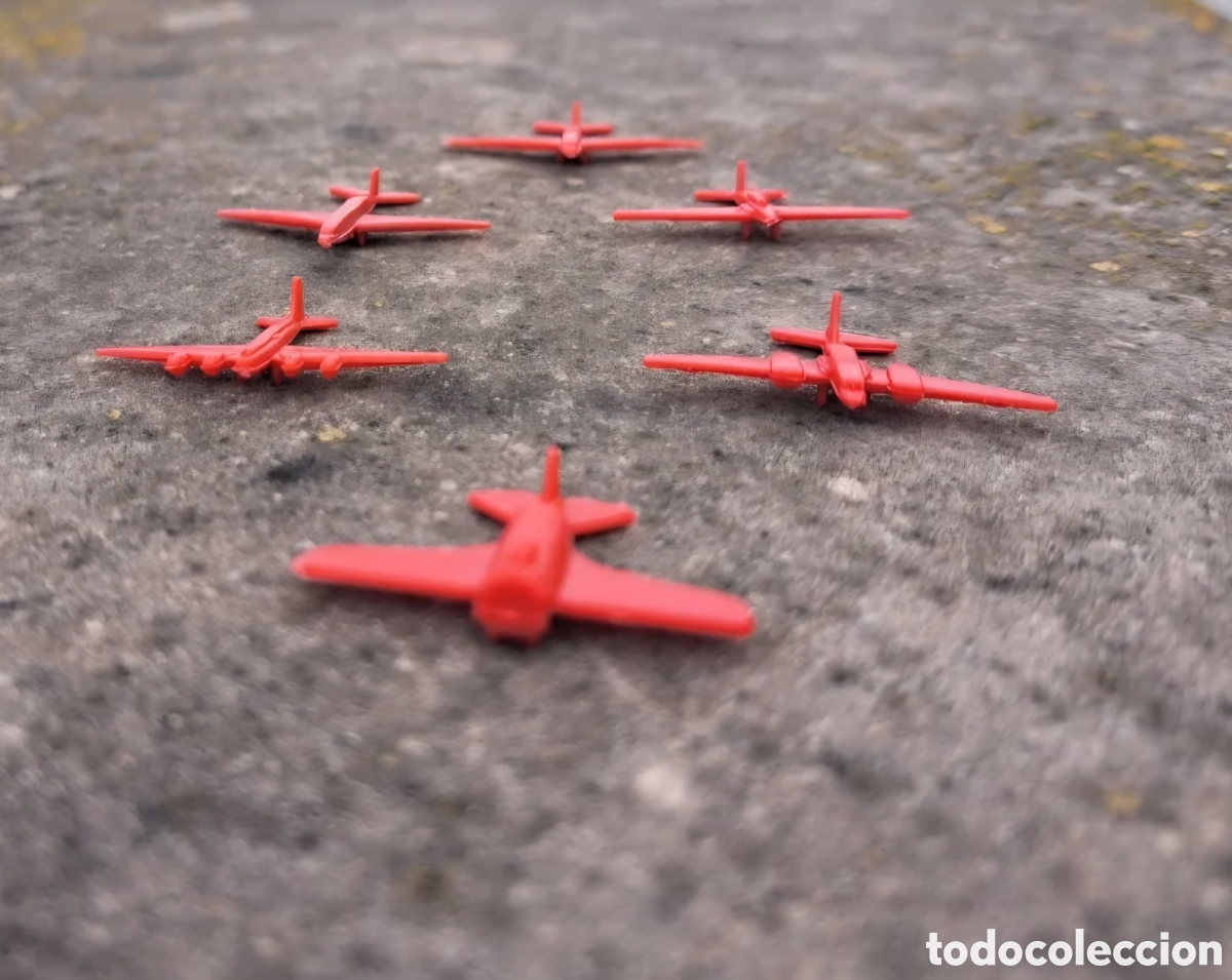 Figuras de Goma y PVC: Lote 6 aviones vintage de pl&aacute;stico rojo &ndash; miniaturas antiguas