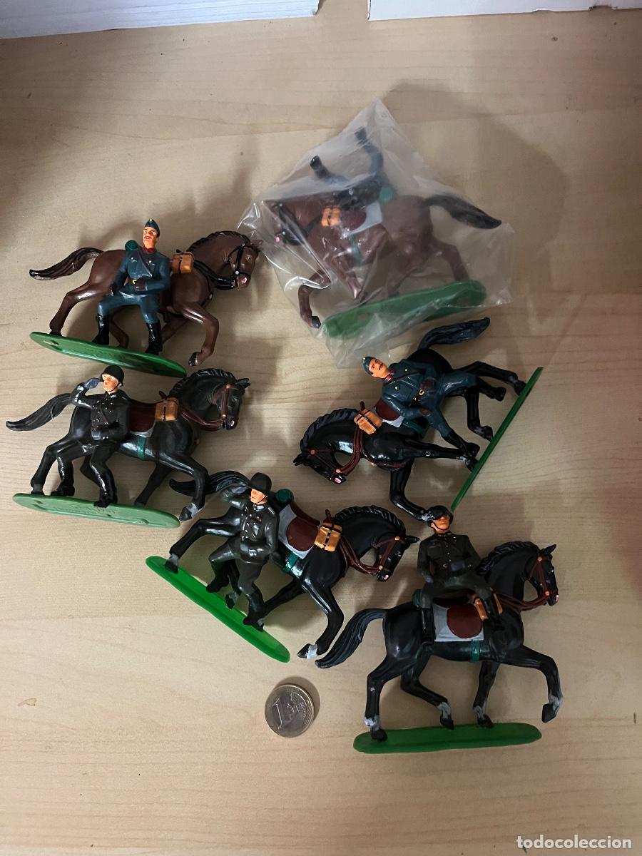 Figuras de Goma y PVC: Lote variado soldados tipo 7 cm Elastolin pl&aacute;stico de Hungr&iacute;a y Original.