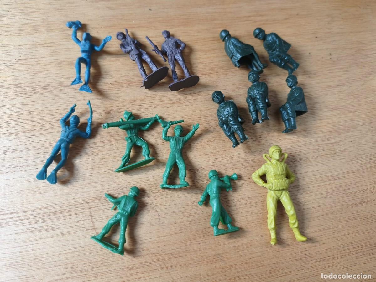 Figuras de Goma y PVC: Lote Mixto Soldados de Pl&aacute;stico Antiguos: Buceadores, Infanter&iacute;a y Tripulaci&oacute;n Veh&iacute;culos (14 Figuras
