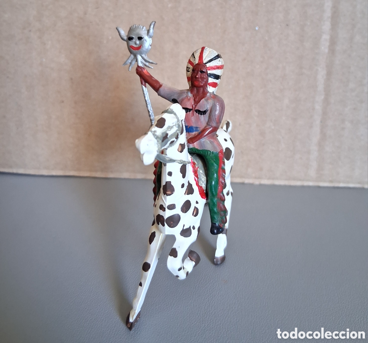 Figuras de Goma y PVC: Indio a caballo, Reisler (Dinamarca), cowboys, indios a&ntilde;os 50, tama&ntilde;o compatible Lafredo y Reamsa.