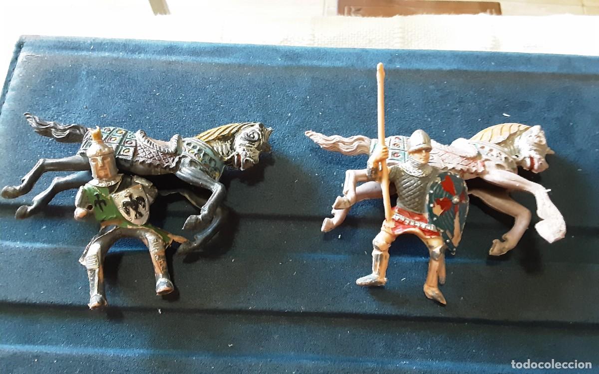 Figuras de Goma y PVC: 2 caballeros Jecsan con caballos