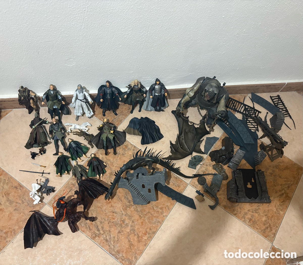 Figuras de Goma y PVC: LOTE MU&Ntilde;ECOS Y DIORAMA / EL SE&Ntilde;OR DE LOS ANILLOS / A&Ntilde;OS 2000