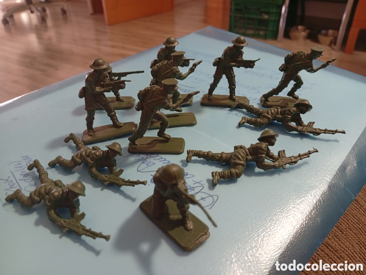Figuras de Goma y PVC: 12 Soldados perfecto estado 5 cm