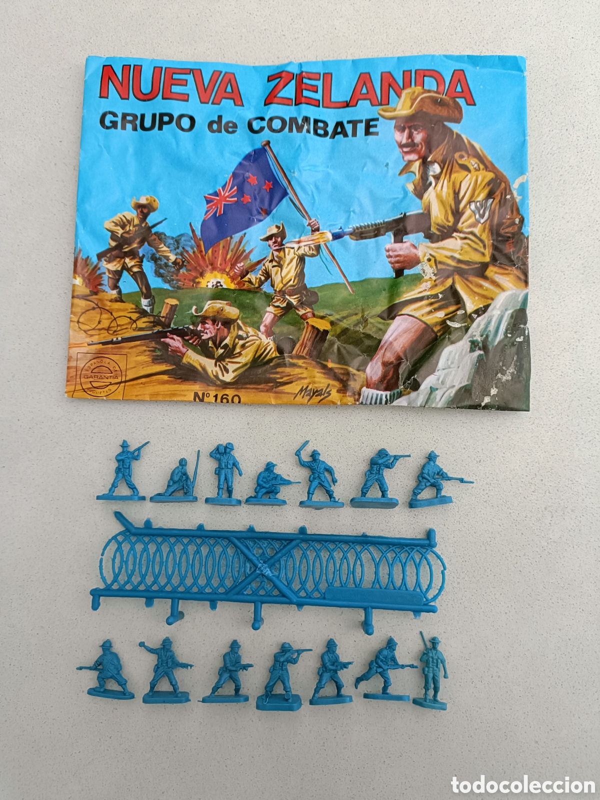 Figuras de Goma y PVC: MONTAPLEX - NUEVA ZELANDA - 160 - Sobre sorpresa abierto y figuras de pl&aacute;stico
