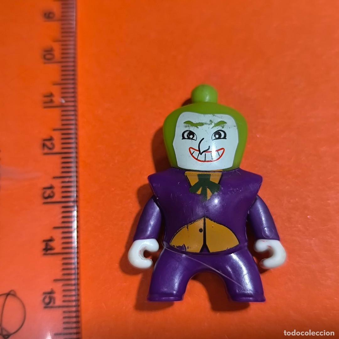 Figuras de Goma y PVC: 001250JUG-El Joker (El Guas&oacute;n) dc comics - kinder sorpresa