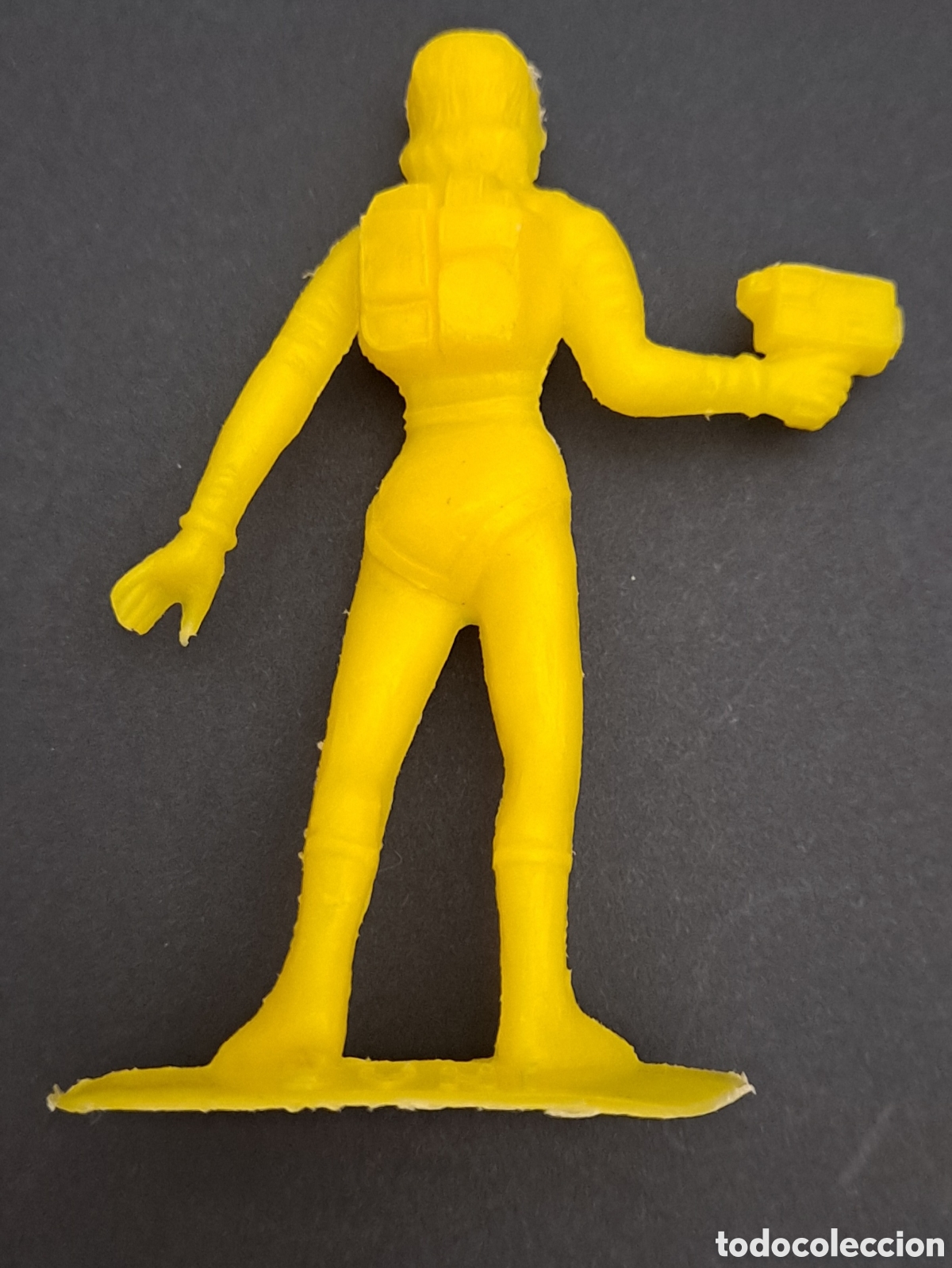 Figuras de goma y PVC: Comansi serie Ovni amarillo - Foto 2