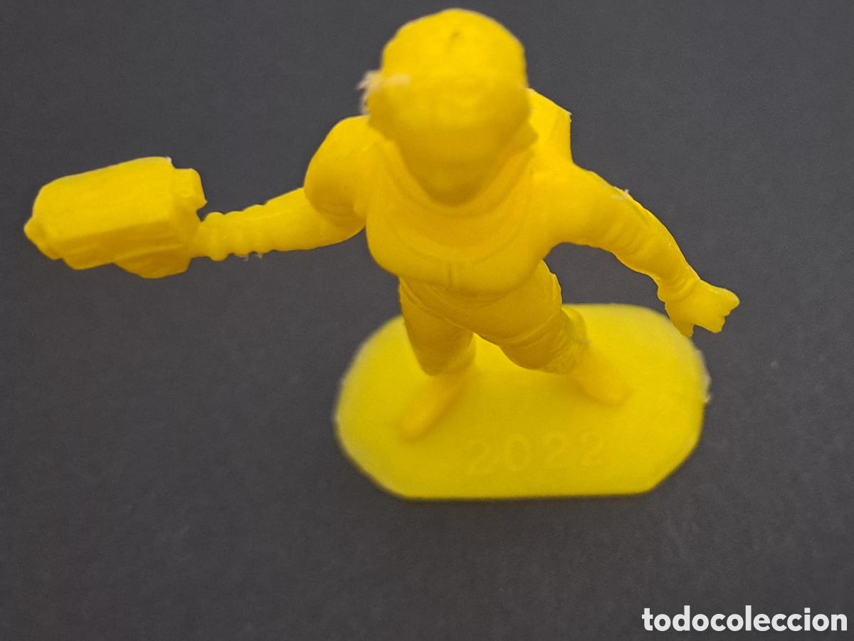 Figuras de goma y PVC: Comansi serie Ovni amarillo - Foto 3