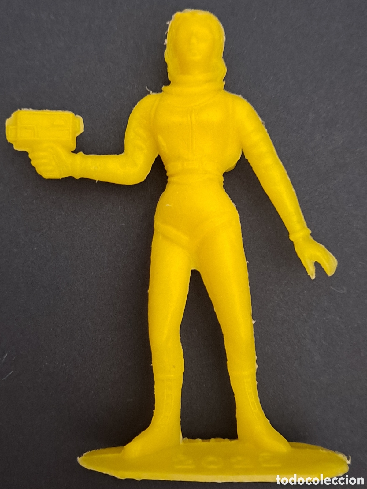 Figuras de Goma y PVC: Comansi serie Ovni amarillo