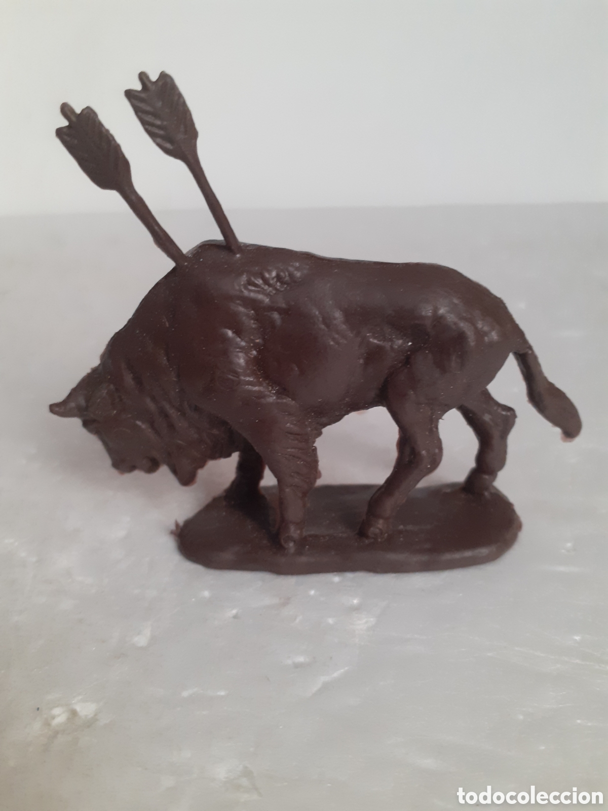 Figuras de Goma y PVC: FIGURA BISONTE CON FLECHAS PLASTICO ATLANTIC