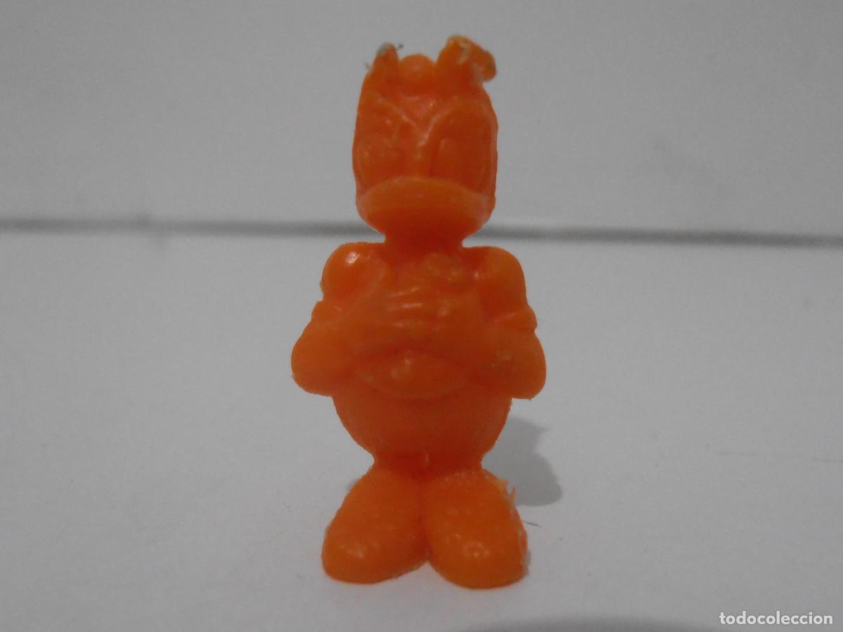 Figuras de Goma y PVC: FIGURA DUNKIN PREMIUM DISNEY DAISY, NARANJA