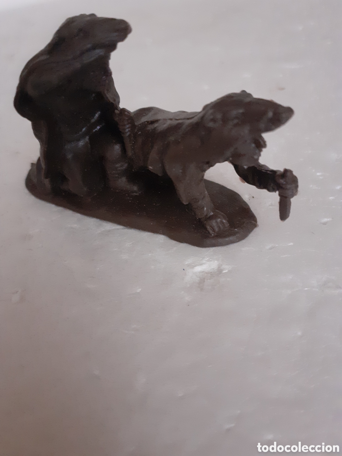Figuras de Goma y PVC: FIGURA INDIOS CAMUFLADOS RASTREANDO ATLANTIC REAMSA,JECSAN