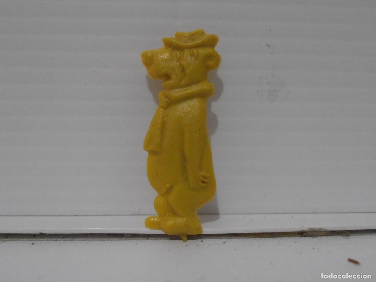 Figuras de Goma y PVC: FIGURA BROCHE PIN DUNKIN PIPAS CHURRUCA PROMOCIONAL ALFILER OSO YOGUI AMARILLO