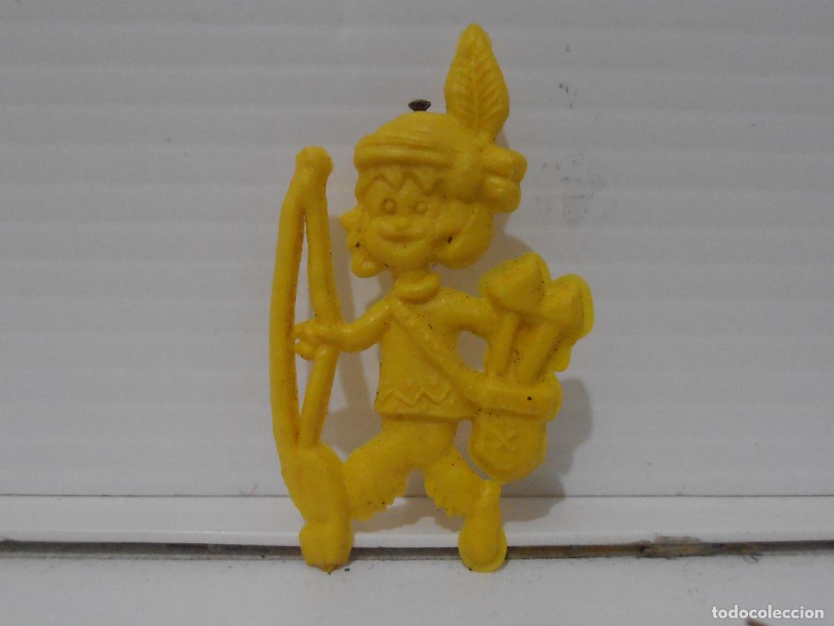 Figuras de Goma y PVC: FIGURA BROCHE PIN DUNKIN PIPAS CHURRUCA PROMOCIONAL ALFILER INDIO CON FLECHAS AMARILLO