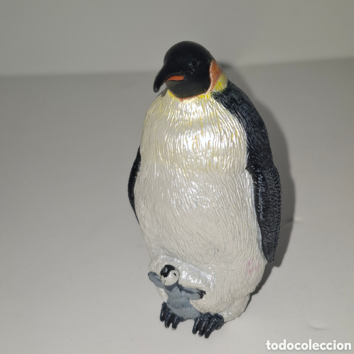 Figuras de Goma y PVC: PAPO FIGURA DE PVC 2005 PINGUINO IMPERIAL HEMBRA CON CRIA