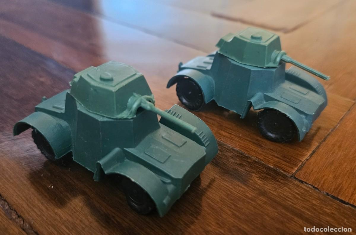 Figuras de Goma y PVC: Lote dos tanquetas veh&iacute;culos blindados carros estilo Montaplex Monta-Plex - made in Hong Kong raros