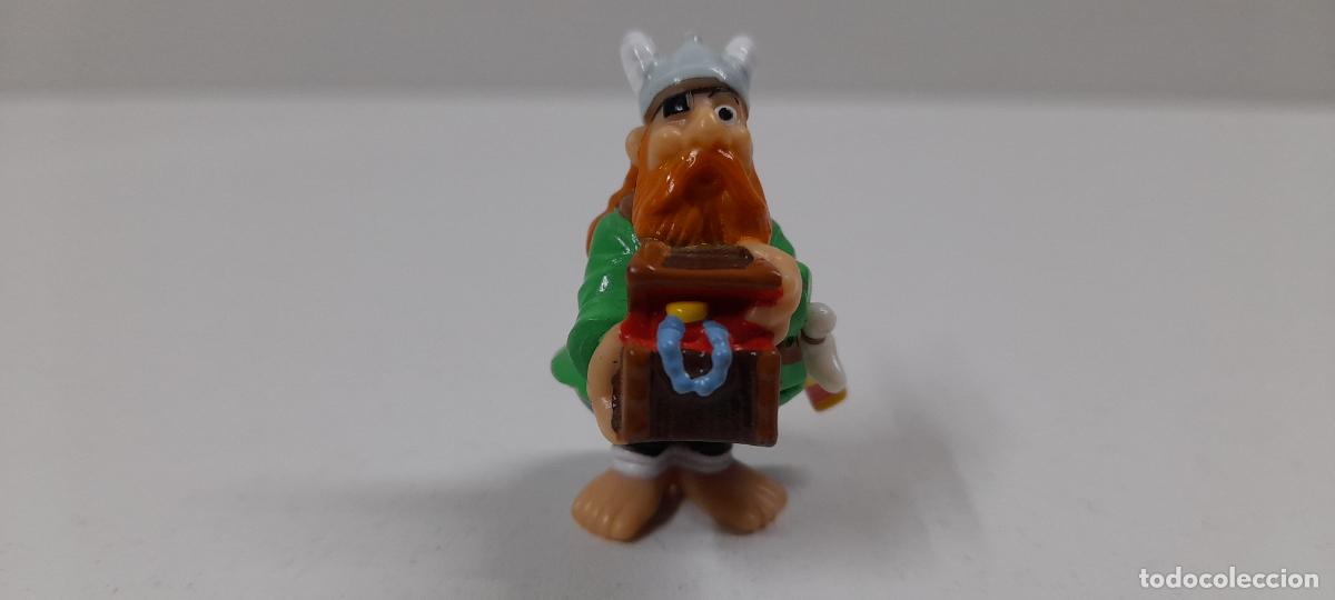 Figuras de Goma Kinder: BARBAROJA - SERIE ASTERIX Y OBELIX . FIGURA PROMOCIONAL KINDER . ALTURA 3,6 CM