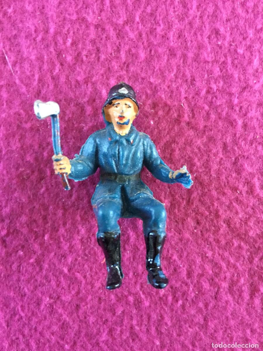 Figuras de Goma y PVC: Figura bombero fabricada en pl&aacute;stico Airgam, Pech, Reamsa, Jecsan, Comansi, original a&ntilde;os 60