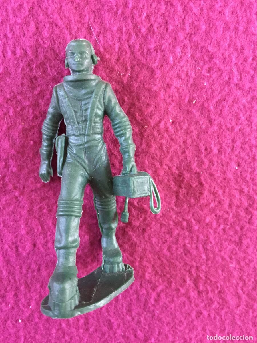 Figuras de Goma y PVC: Antigua Figura de Astronauta en Pl&aacute;stico Monocromo . A&ntilde;o 1970s