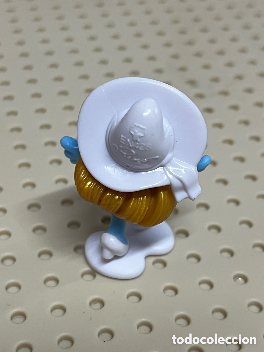 Figuras de goma Kinder: Figura &ldquo;Pitufina&rdquo; de Kinder - Foto 2