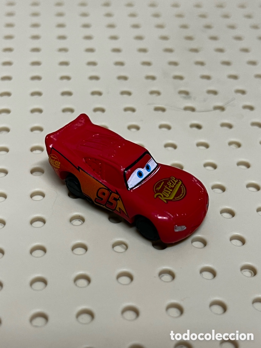Figuras de Goma Kinder: Figura de Coche rojo &ldquo; Cars&rdquo;