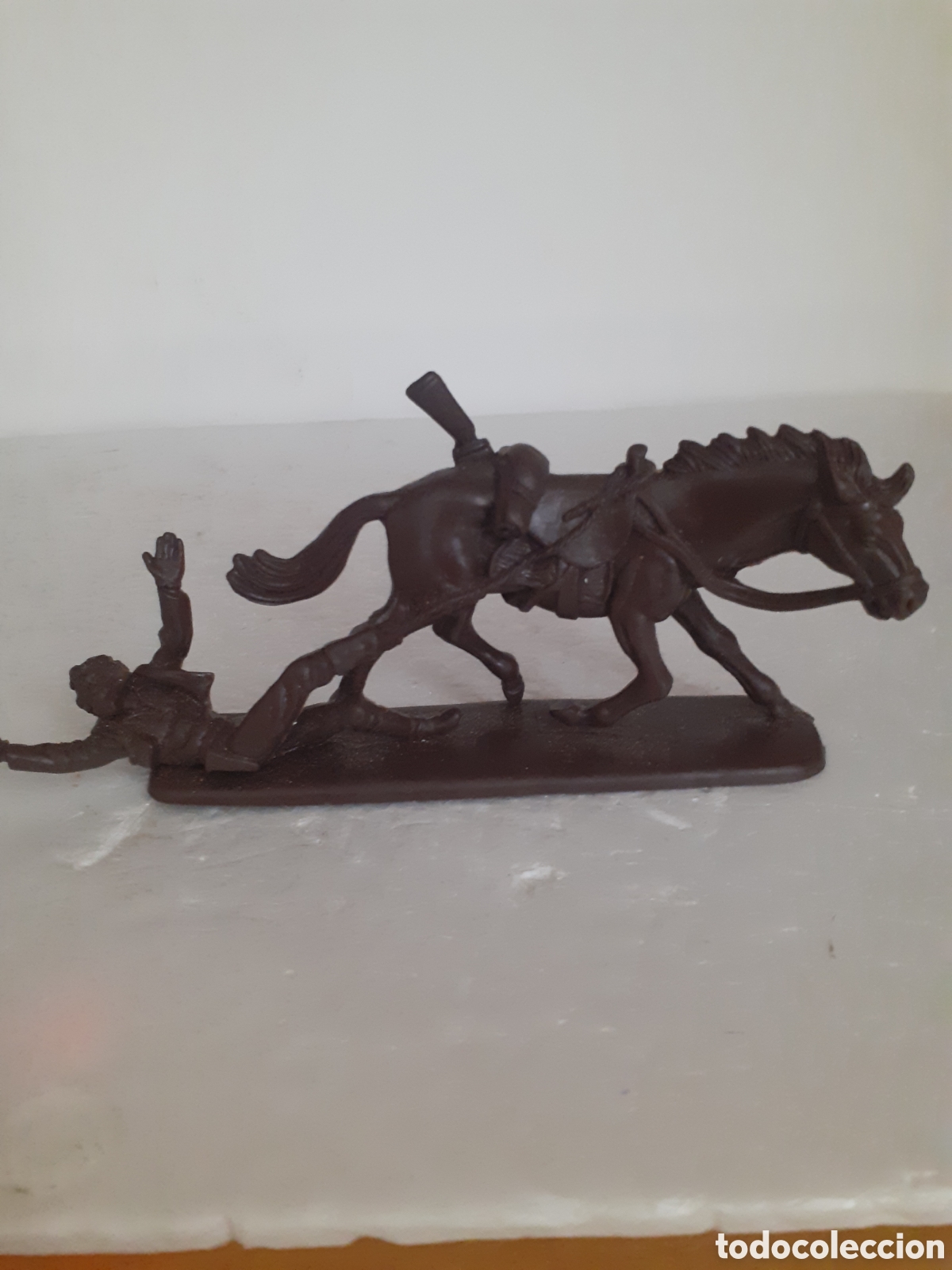 Figuras de Goma y PVC: FIGURA CABALLO ARRASTRANDO A VAQUERO PLASTICO,ATLANTIC,REAMSA,JECSAN