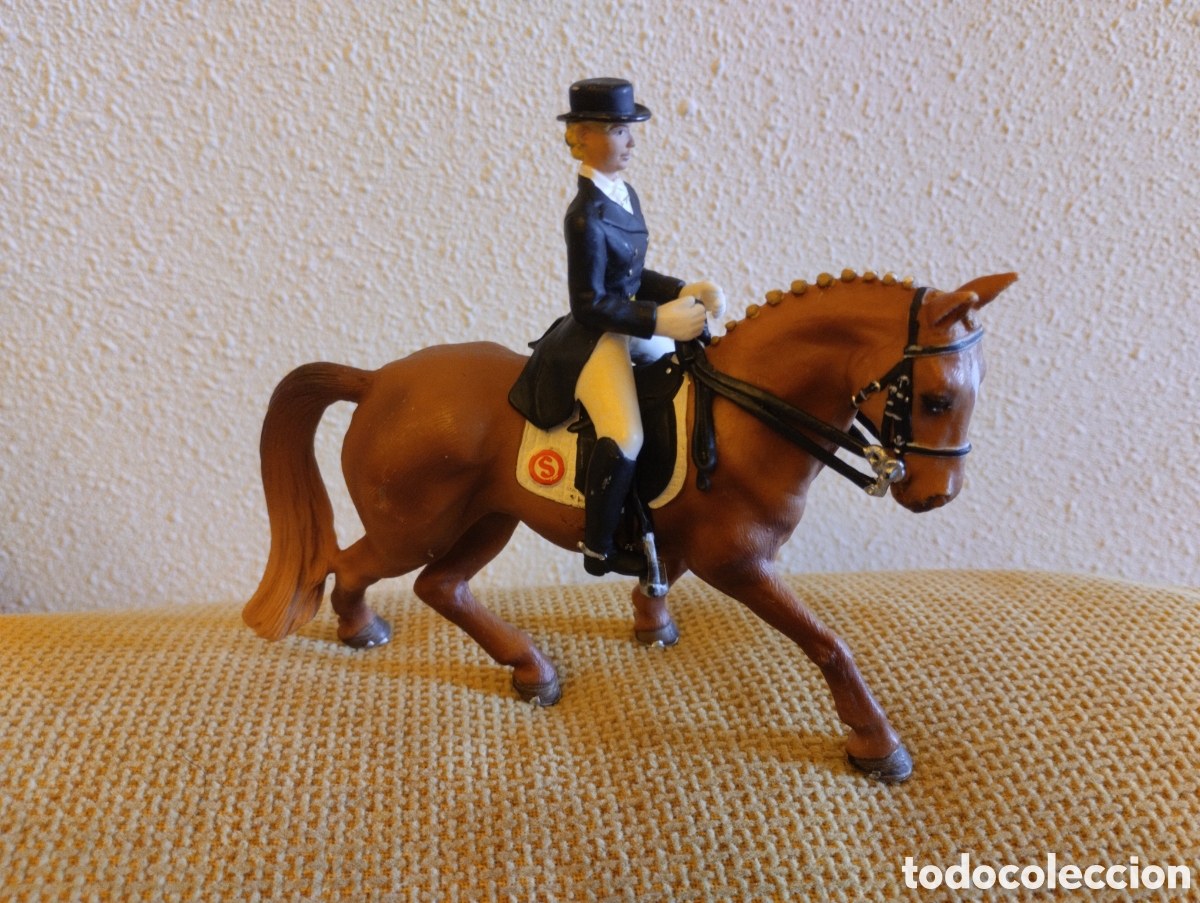Figuras de Goma y PVC: Figura Amazona y caballo doma clasica