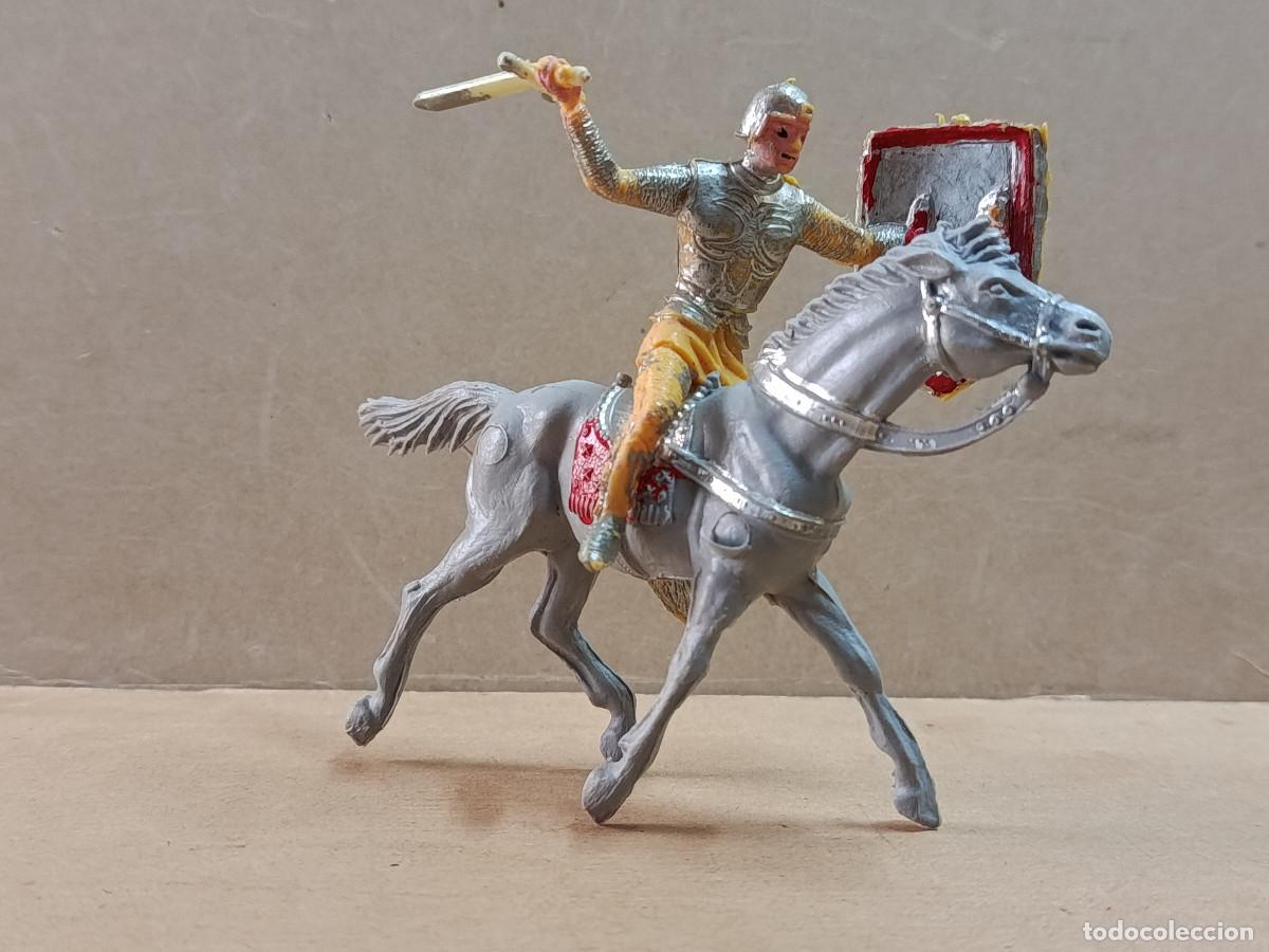 Figure di Gomma e PVC: FIGURA DE PL&Aacute;STICO CABALLERO MEDIEVAL A CABALLO COMANSI