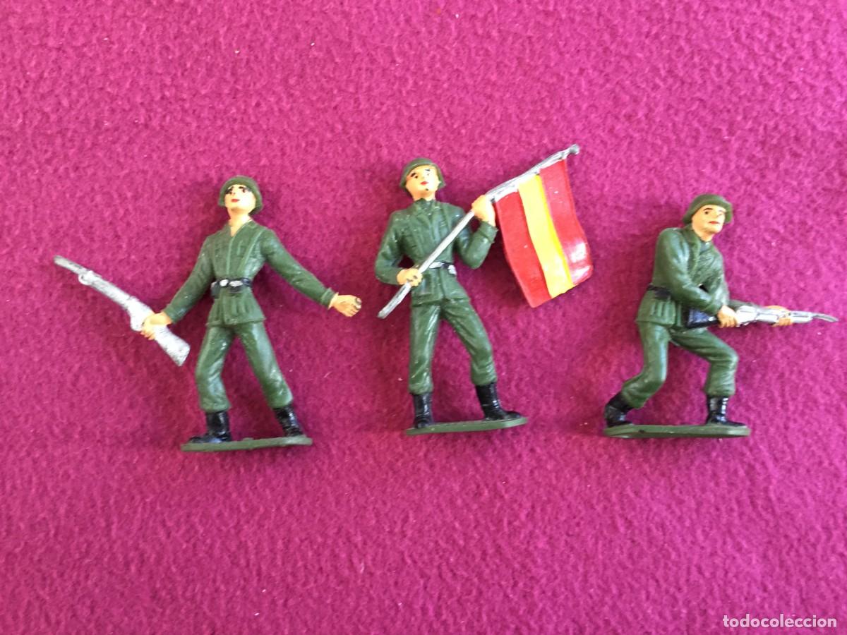 Figuras de Goma y PVC: 3 FIGURAS DE PLASTICO DE COMANSI EJERCITOS DEL MUNDO SOLDADO ESPA&Ntilde;OL