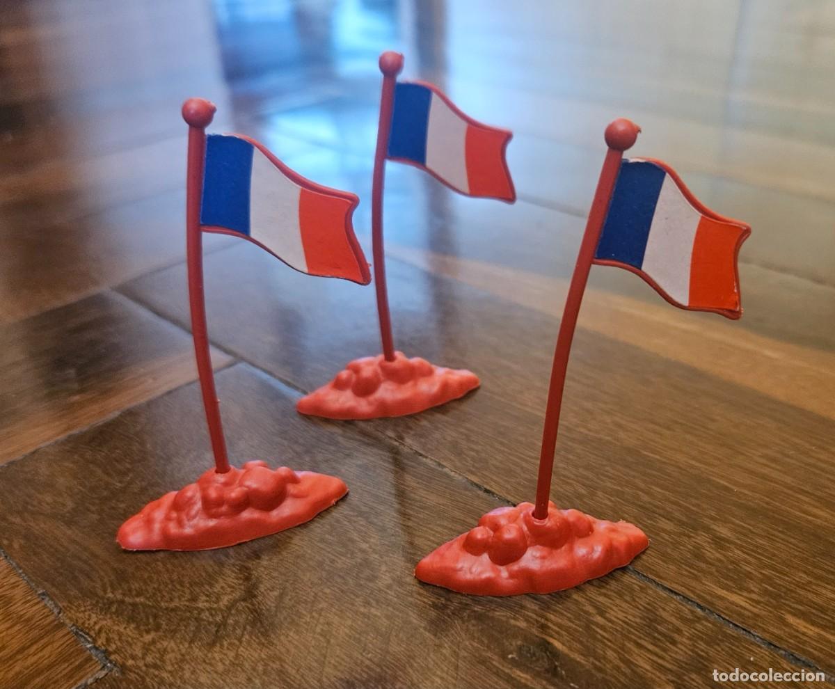 Figuras de Goma y PVC: Lote 3 Banderas Francia - Montaplex Monta-Plex Montaman soldaditos 7,5 cms alto