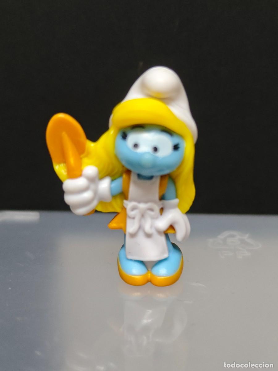 Figuras de Goma Kinder: FIGURA KINDER PITUFO PITUFA JARDINERA