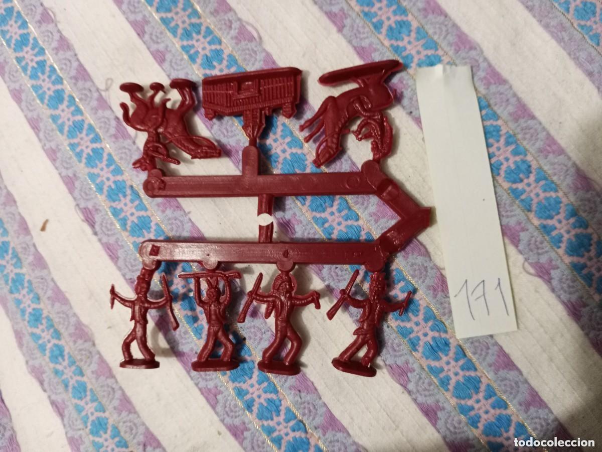 Figuras de Goma y PVC: MONTAPLEX MEDIA COLADA QUIZAS NO MONTAPLEX INDIOS rojos N 171