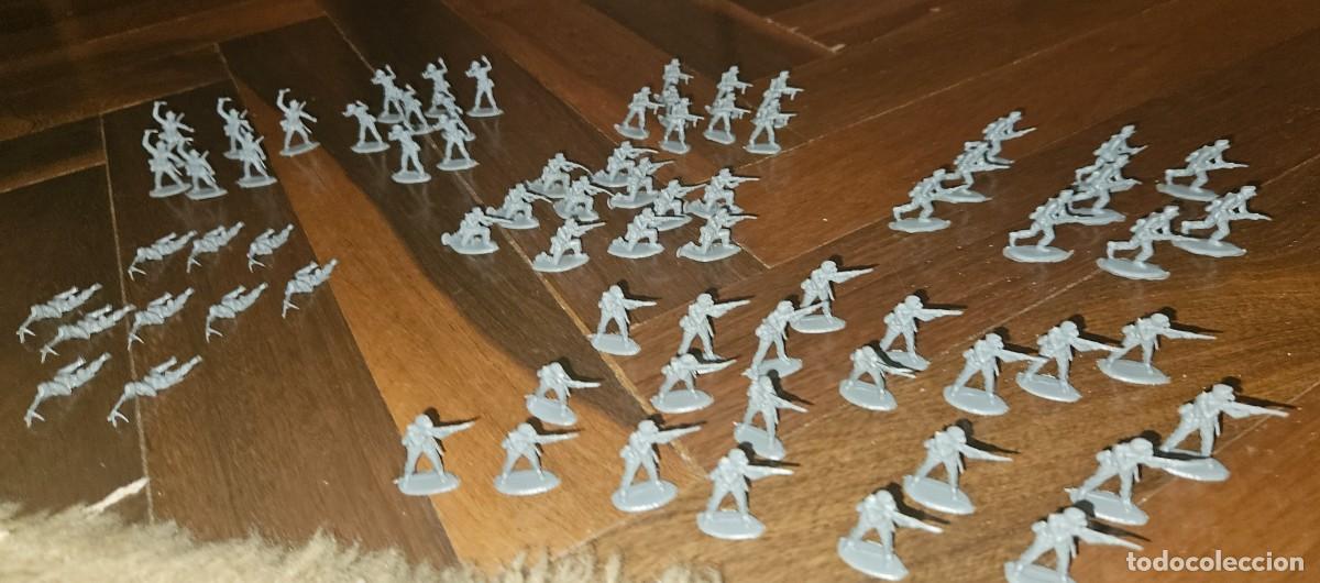 Figuras de Goma y PVC: Lote 73 soldados alemanes tipo Airfix Montaplex Africa Korps Alemania gris goma soldaditos tropas