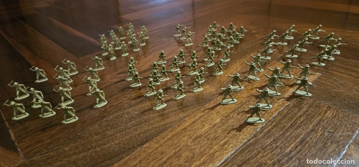 Figuras de Goma y PVC: Lote 86 soldaditos australianos tipo Airfix Montaplex amarilos goma - tropas guerra mundial