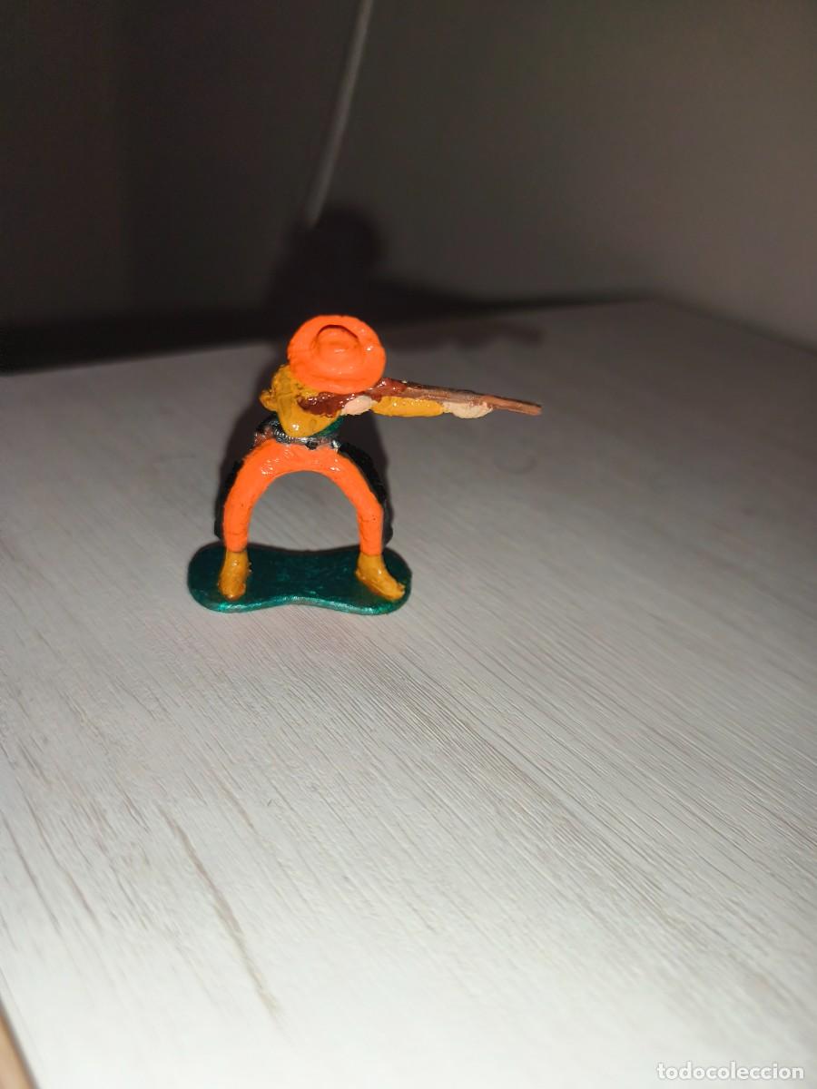 Figuras de Goma y PVC: mu&ntilde;ecos indios y vaqueros