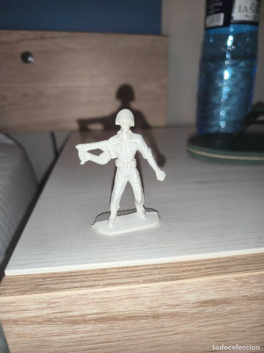 Figuras de Goma Kinder: mu&ntilde;ecos soldados del mundo